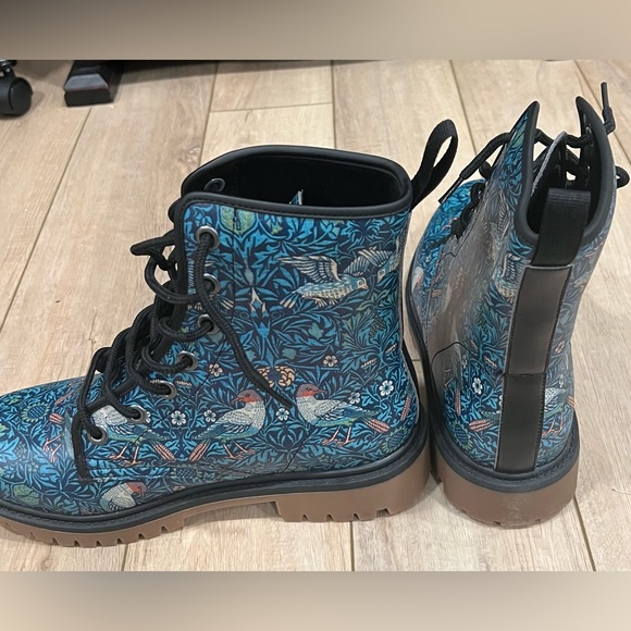 Harlow & Lloyd Vintage Birds Vegan Lace Up Boots - Picture 3 of 4